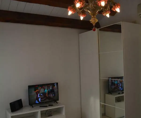 Yellow House Apartment